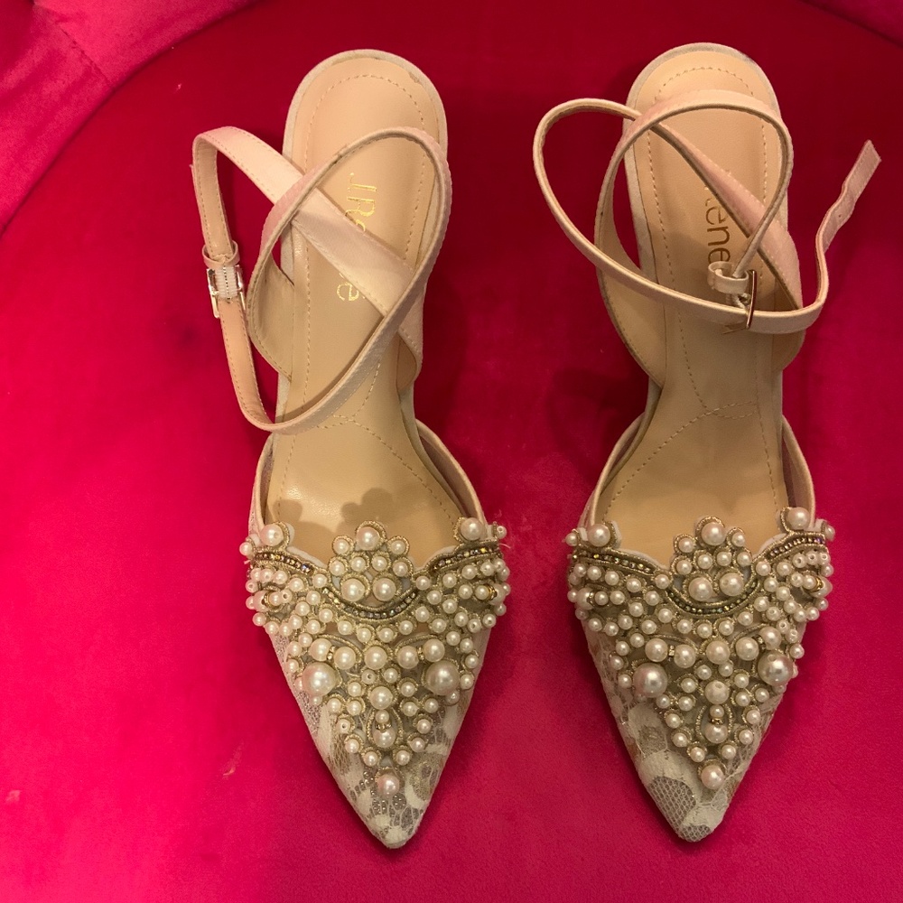 J Renee Size 10-1/2 Women’s pumps in Ivory with white Faux Pearls - Picture 5 of 5